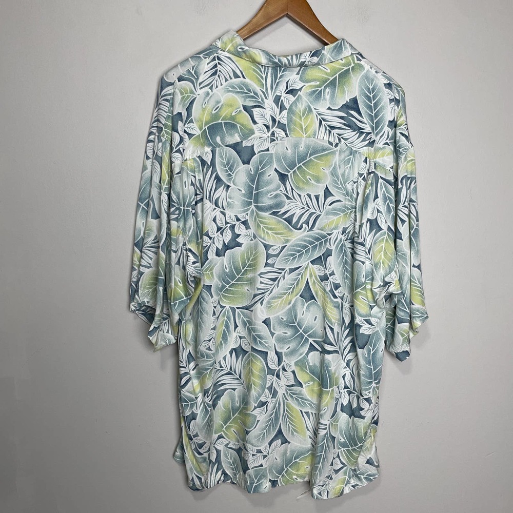 Third Coast Printed Button Down Short Sleeve Coll… - image 2